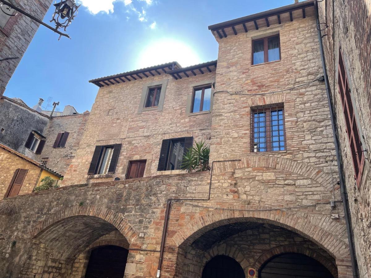 Numero 6 Todi Exterior foto
